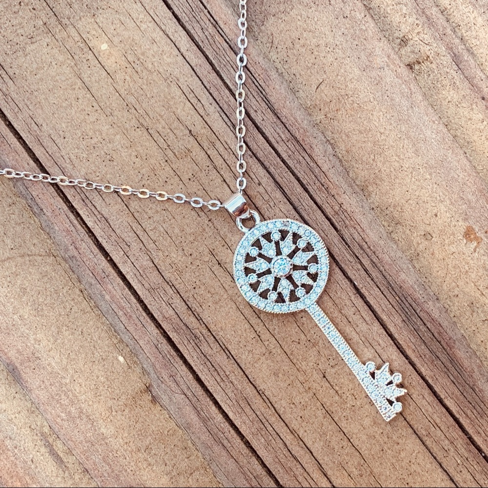 TREASURE ♡ Cubic Zirconia Key GIFT - Picture 12 of 16
